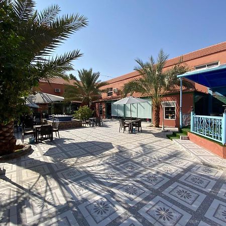 فندق ادوماتو ADOMATo HOTEl Dawmat al-Jandal المظهر الخارجي الصورة